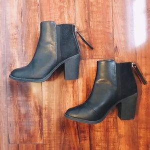 NWOT H&M Black heeled boots. (Size 5)